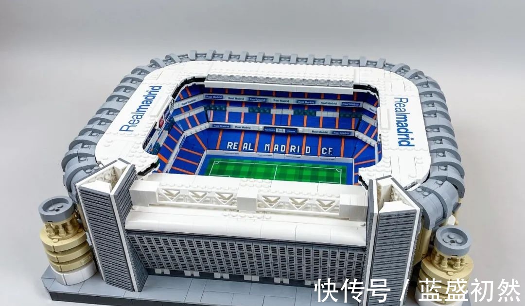 足球场|乐高10299皇家马德里足球场——圣地亚哥·伯纳乌球场开箱评测!