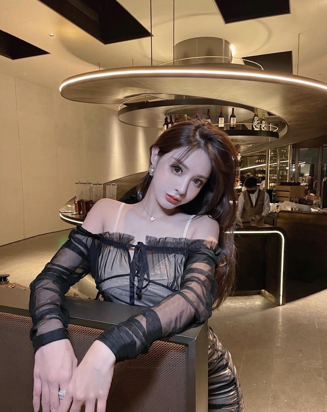 女人味十足 酒吧姐姐打卡照, 性感火辣成熟丰满女人味十足, 全场醒目担当