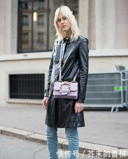 气质|街拍:潮流需要有气质的妹子持续关注,它能帮你越来越有时尚感