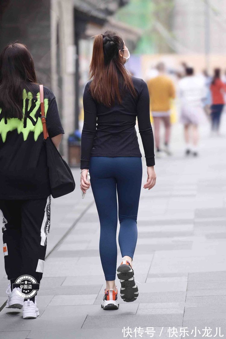 连衣裙","m":"dbfc269d932d8112f06e2cb6c82fdc4be4f2f0f","nlabel":"stat_3208889651:zm.news.so.com:5b+r5LmQ5bCP5Yia5a2Q,pageType_zmt,glevel_3","ntag":"tfashion;sfashion_时尚;kfashion_1:造型;kfashion_1:搭配;kfashion_1:连衣裙;