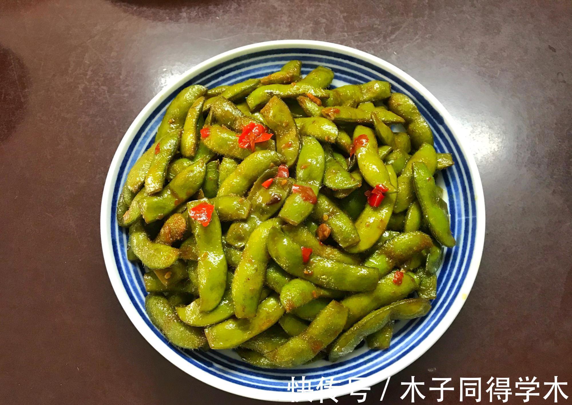 一家三口的假期晚餐，4菜1汤，第2道最有特色，网友：从来没吃过
