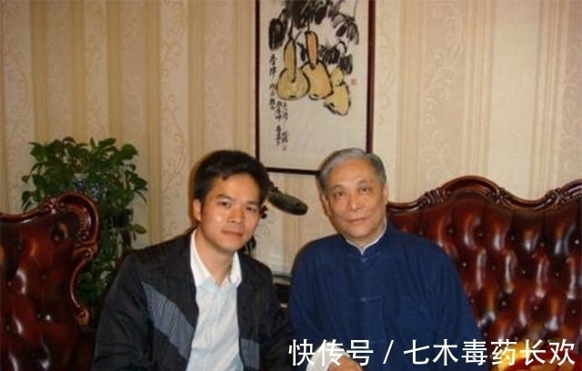 徒弟@京剧大师张学津一生无子,逝世后全体徒弟跪拜:我们都是您的儿子