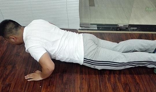 锻炼|成年男性,一般做多少俯卧撑算正常?过来人告诉你有哪些好处