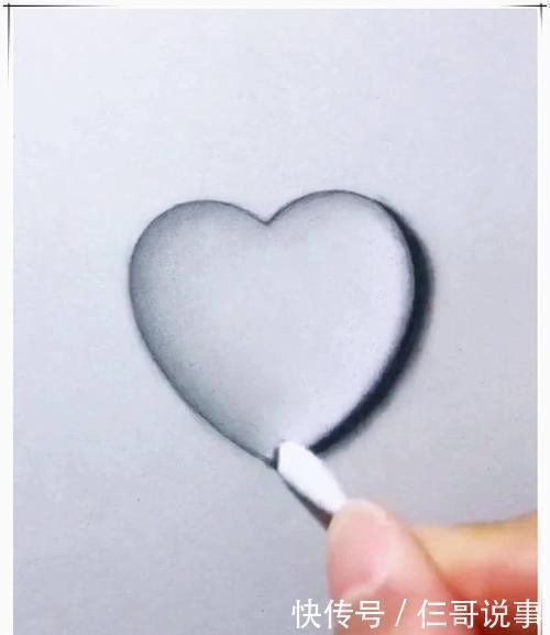 美术生|美术生教学画爱心,小学生吐槽“幼稚”,点上高光太好看了吧