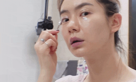 嫌弃|屈臣氏有一“憋屈”眼霜,因价低被嫌弃,用后细纹黑眼圈渐渐消失