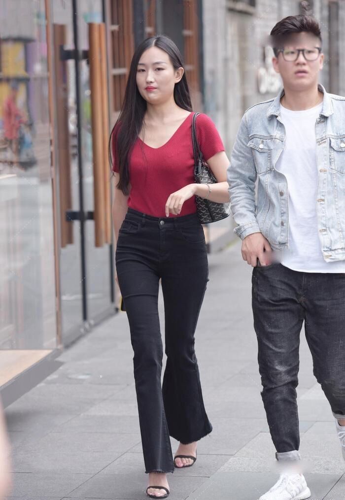 修身|秋季微胖女性的穿搭，还要以修身为主，才能“点燃”你的激情