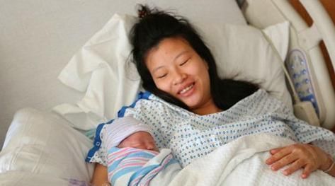 分娩|“最霸气产妇”火遍全网，分娩后自行“走”回病房，医生都看傻了