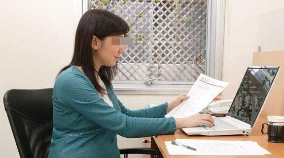 孕期|孕妈夜里总翻身,宝宝在肚子里是何感受?准爸妈心里要有数