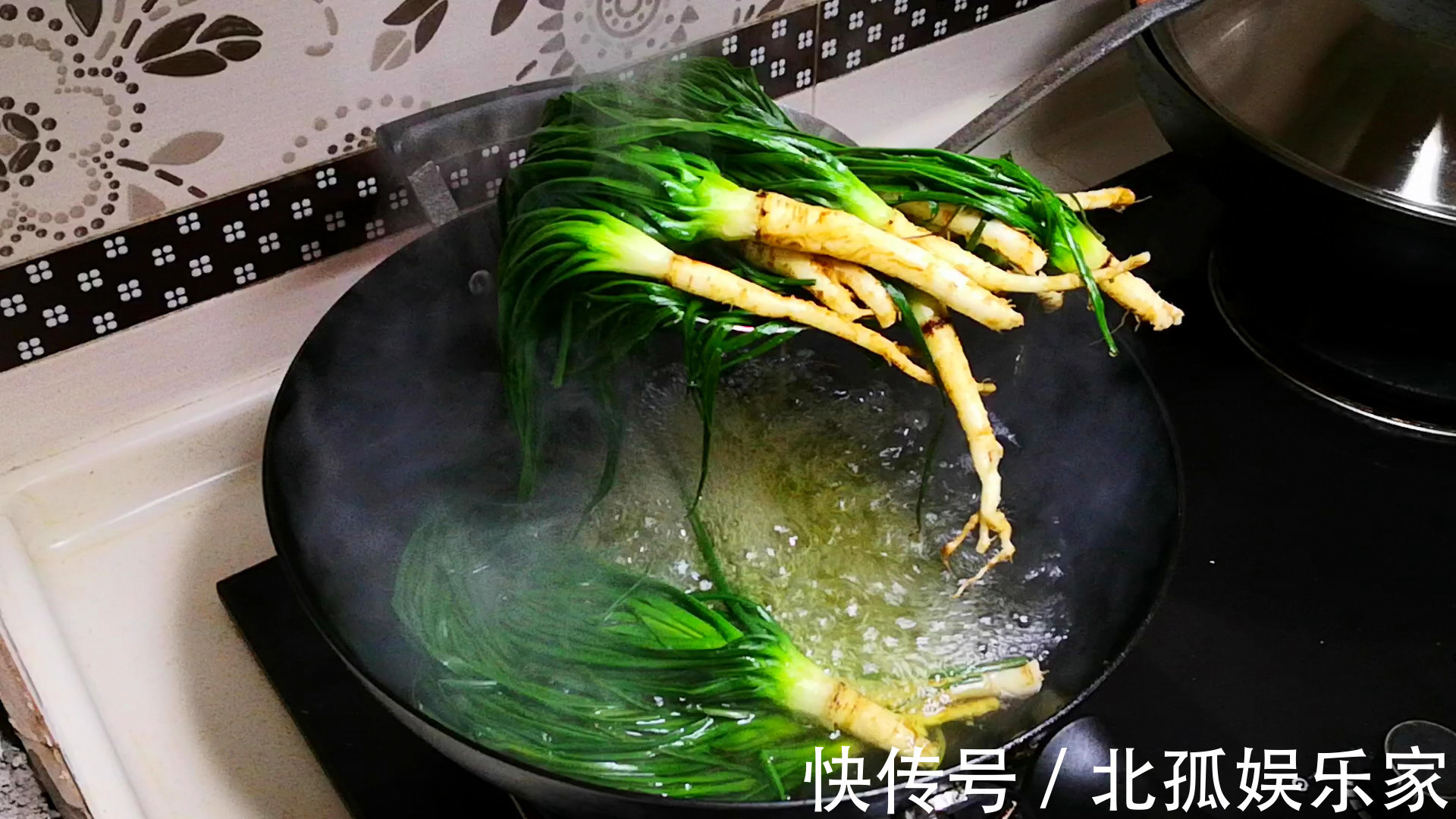 此菜全身都是宝,可惜好多人当草,肠胃不好多吃点,蒸一蒸特香!