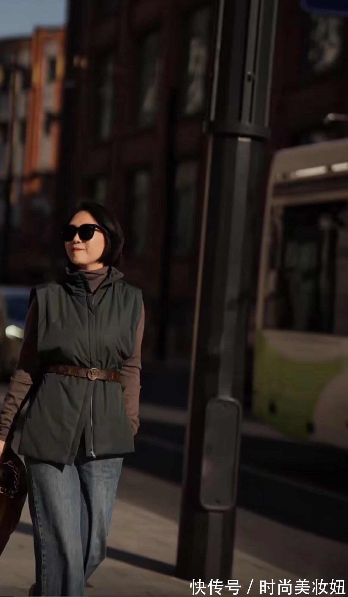 气质|这位50岁妈妈真时髦,靠穿搭打造高级气质,照穿优雅大气