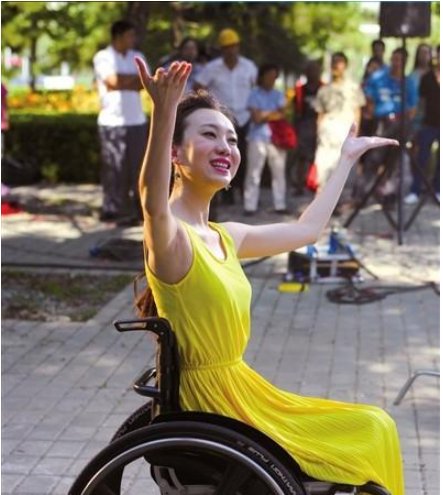 北京舞蹈学院|十三年前，她是张艺谋钦定的开幕式舞者，却因一秒钟失误终身瘫痪