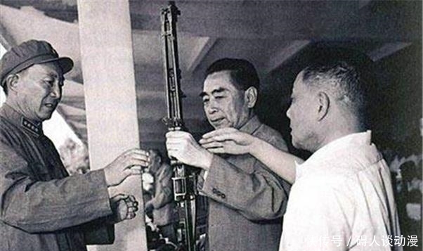 司令员|粟裕提拔他,杨成武器重他,陈赓找周恩来抢他,谁的地位如此高?