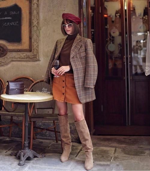 早春穿搭要打破黑白灰！学会这些配色法则，时髦又个性