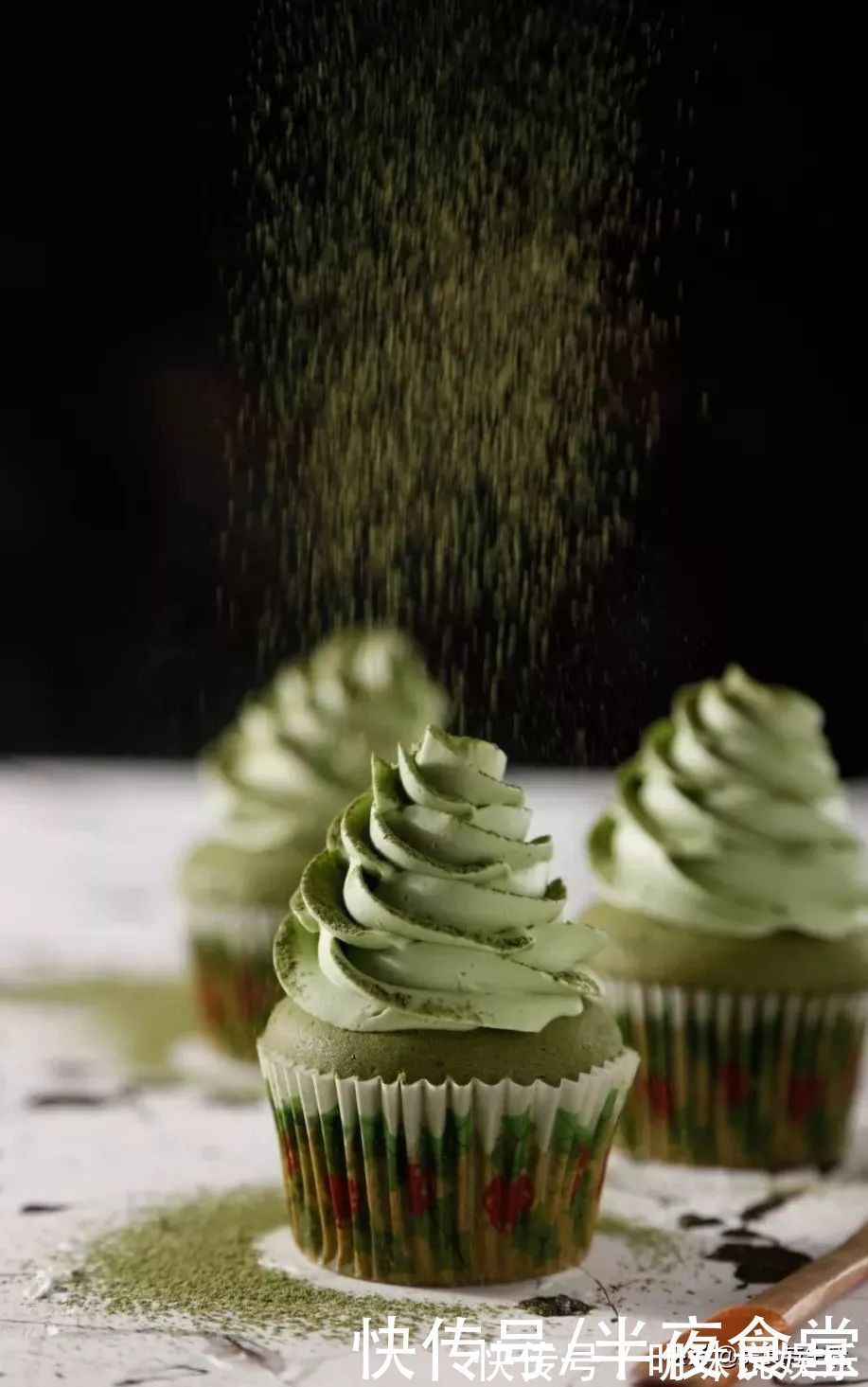 抹茶|夏日的时光做份抹茶玛芬蛋糕，在家就能轻松搞定，一次吃个够