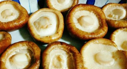  孩子|鹌鹑蛋和香菇是绝配，上锅蒸一蒸，营养又美味，小朋友一口一个