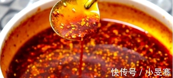 炸辣椒油，直接淋入热油是不对的！多加一步，辣椒油香辣红亮
