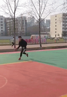 |搞笑GIF：姑娘 能不能告诉我你是怎样坐进去的