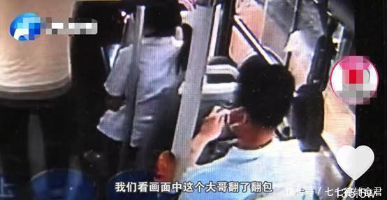 “谁有吃的，能给孩子吃点吗”父亲无助的声音，让乘客坐不住了