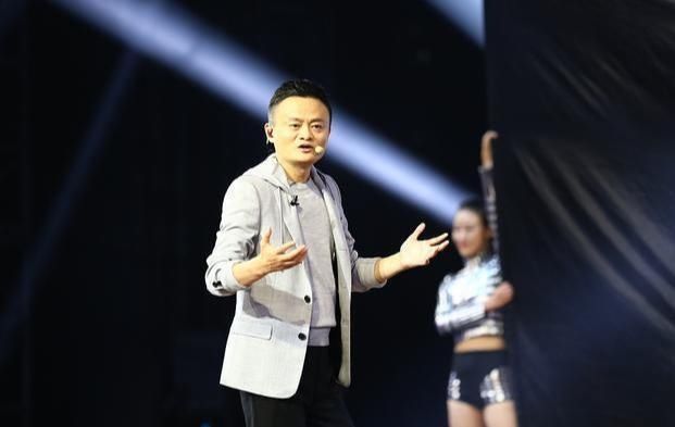 明星|和马云称兄道弟，娶小自己二十岁女明星，如今他身价已达560亿