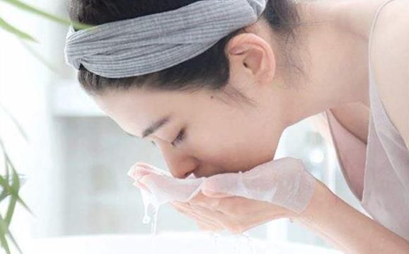 脸上有这三个表现的女生,说明皮肤在变好,颜值蹭蹭往上涨