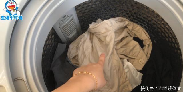 洗衣服时不要只放洗衣液,多放一碗它,洗出来的衣服干净如新