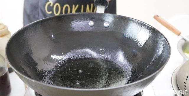 土豆这样做太好吃了，招待亲朋来一盘，比吃肉还受欢迎，先收藏了