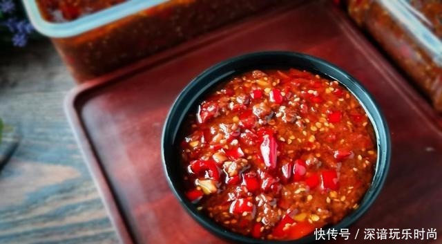 瓶子|腌辣椒时,只放盐就错了!多加2步,辣椒酱久放不发霉,香辣下饭