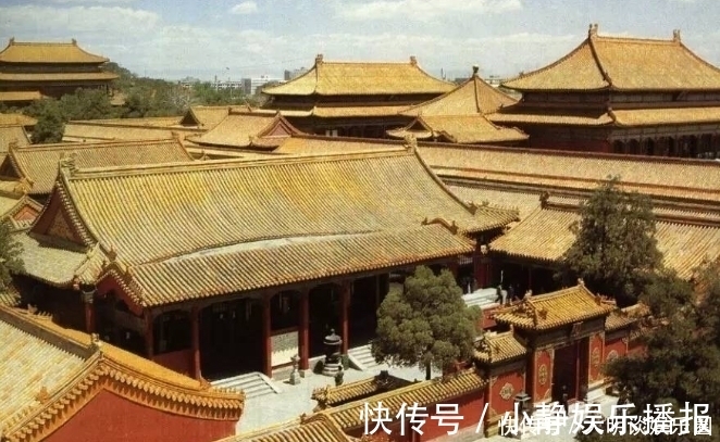 故宫|日本女孩游故宫时发现一幅壁画，看后顿时愣住：这女孩难道不是我