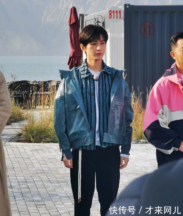 接连登上热搜，袁冰妍生图被夸，成毅却被吐槽不如蔡徐坤！