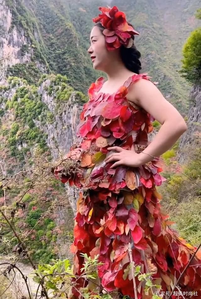 民族服饰@甘肃姑娘创新改造服装引关注，上演农村时装秀，环保创意获赞