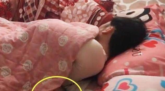 被子|宝妈睡醒宝宝“没了”,差点急疯,妈妈看到娃一瞬间,笑出声