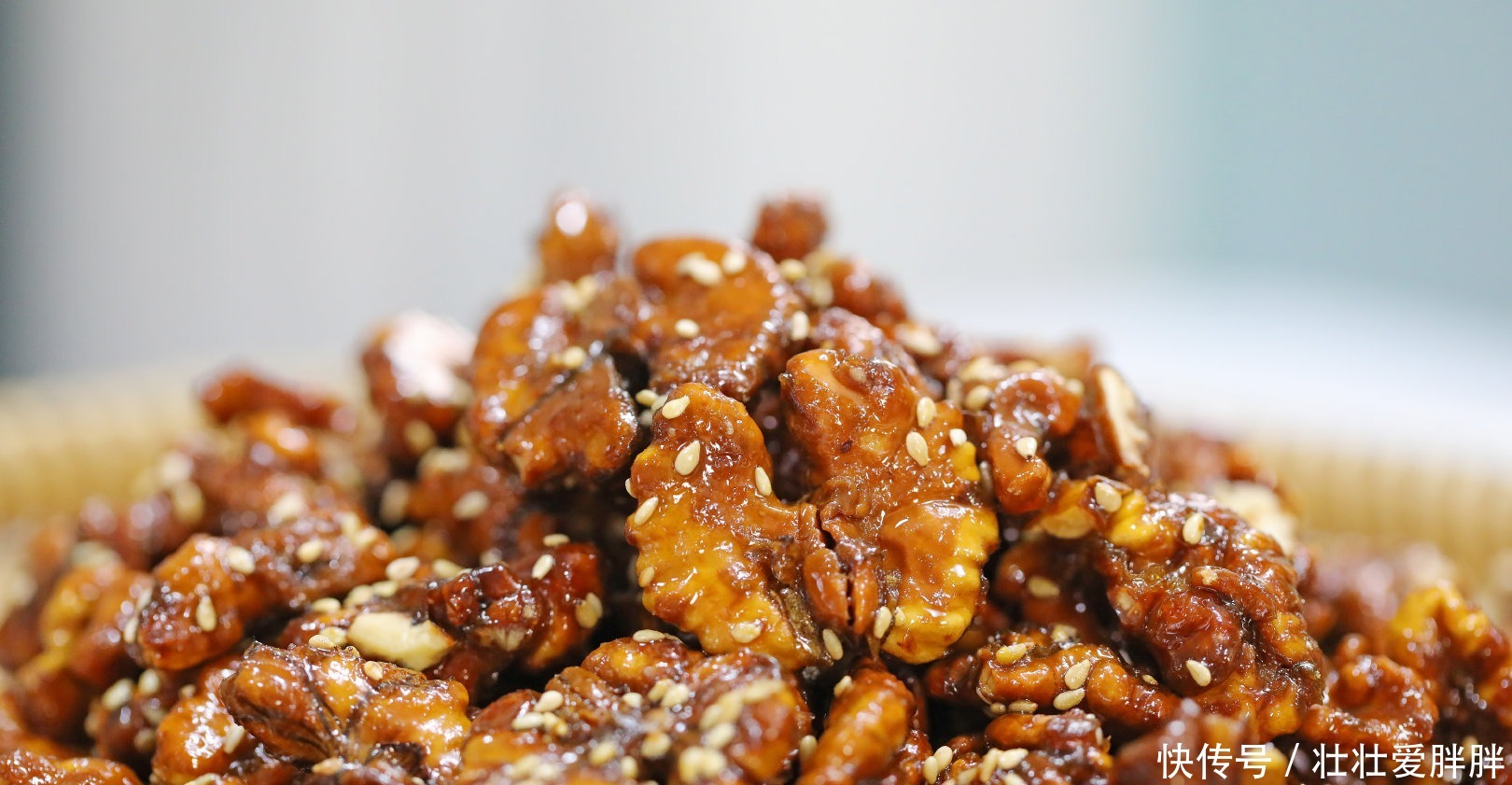 别再买坚果零食吃了，自己在家就能做，酥脆香甜，没有一点苦涩味！