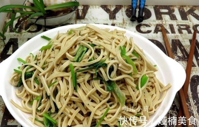 明儿|天热，晚餐就把它当做主食，健康营养，饱腹不易长肉，女人要常吃