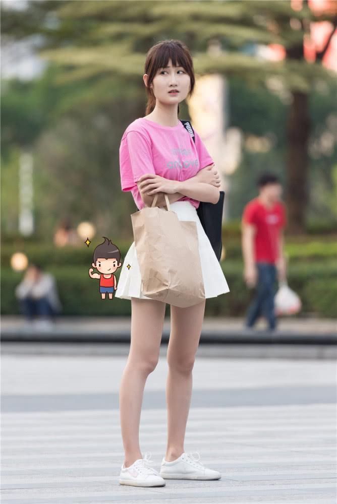 美貌|街拍美女:青春洋溢小姐姐,所有风景都不及你的美貌年轻就是魅力