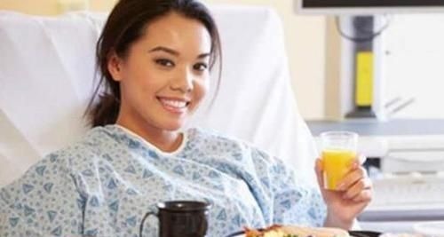 宝妈|宝爸下楼倒垃圾迟迟不回,坐月子的宝妈起疑,朝楼下一看哭笑不得