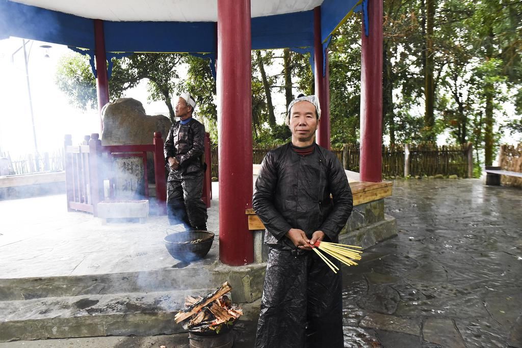 中国|中国唯一合法拥有枪支的部落，男人有3件宝物，其中1个在头顶