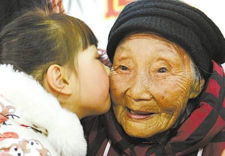 快乐素|不论男女，一旦过了50岁，身体还能有4个表现，最少也能活到90岁