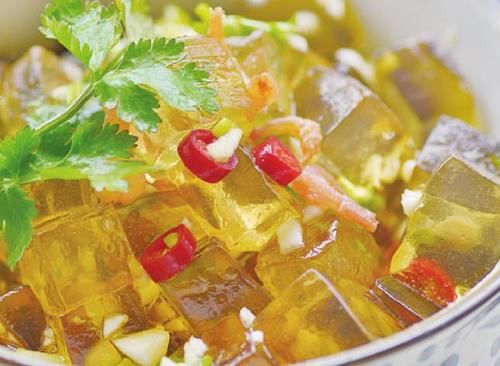  过年待客必备的凉拌菜，入口清凉爽滑，拌一盘光一盘