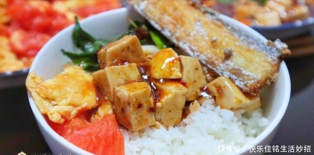 父母不在,媳妇精心做了4道菜,晒朋友圈引来嘲笑多久没吃米饭
