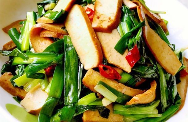 中暑|孩子打篮球出汗多易中暑不吃饭,多吃清爽菜,开胃消食明目