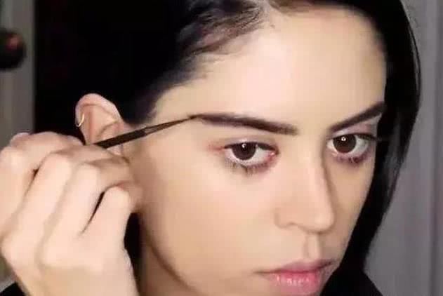 男厕|妹子化妆后去男厕,竟然没被认出来,还被夸太帅