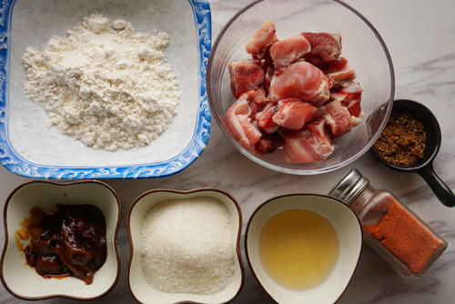 面糊|怪味排骨，酥脆琥珀糖衣配上猪小排，甜辣鲜香横扫味蕾