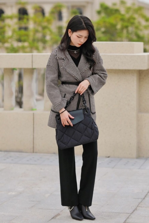 大长腿 格纹外套是今年冬季最飒单品,穿到明年也不过时,快来试试吧
