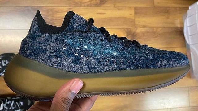 Yeezy 380新配色首次释出！网友：黑生胶2.0