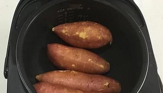 不用烤箱不加一滴水,也能做烤红薯?直接把红薯放进电饭煲,出锅