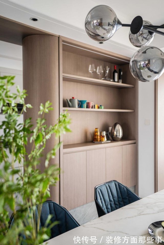 卡通|200㎡的海景大平层,同一空间中,兼具沉稳大气、时尚跳跃