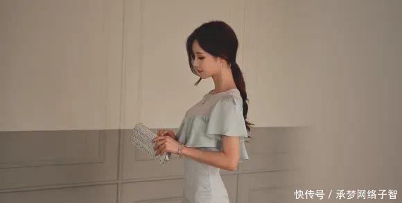 淡青|美女鉴赏:朦胧薄荷竹叶淡青吊摆连衣裙