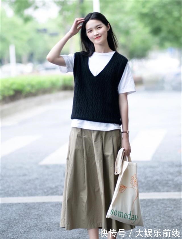 时髦 “衬衫+马甲”是早秋的标配,青春时尚又显瘦,你最喜欢哪一套!