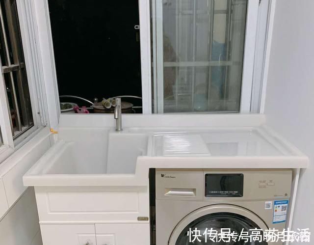 浅灰色|新房入住一个月后,越来越喜欢待在家,电视墙花不到200块太美了