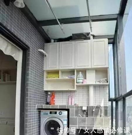 美观|老婆在阳台腾出一平米,做了个砖砌洗衣房,实用又美观